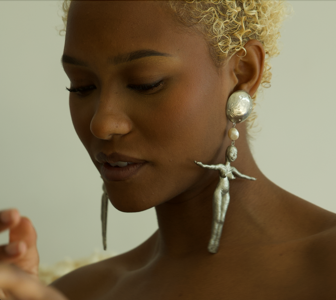 WOMAN UNDER "THE MOON" EARRING