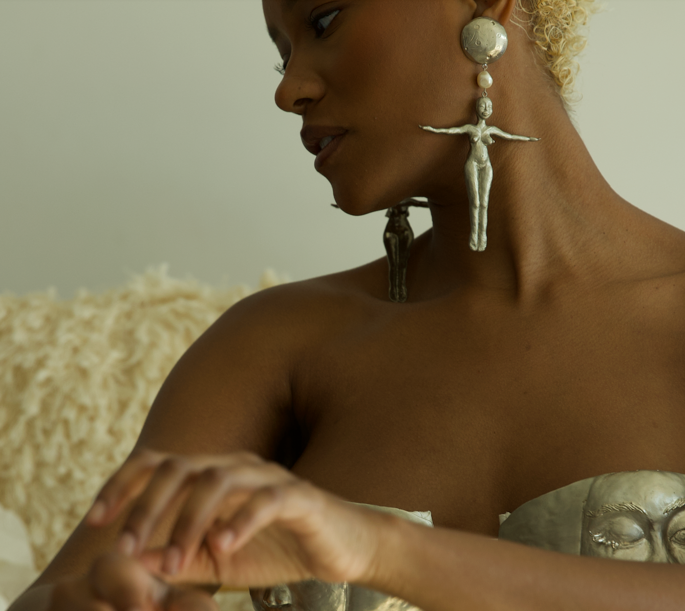 WOMAN UNDER "THE MOON" EARRING