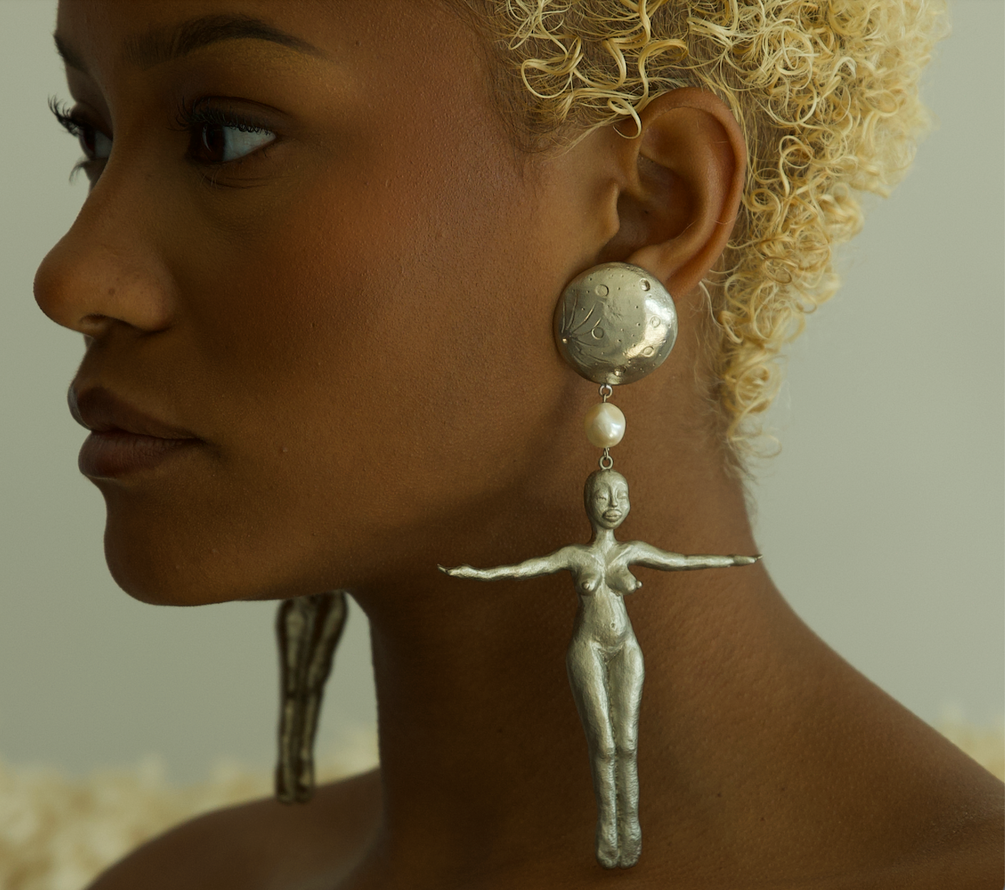 WOMAN UNDER "THE MOON" EARRING